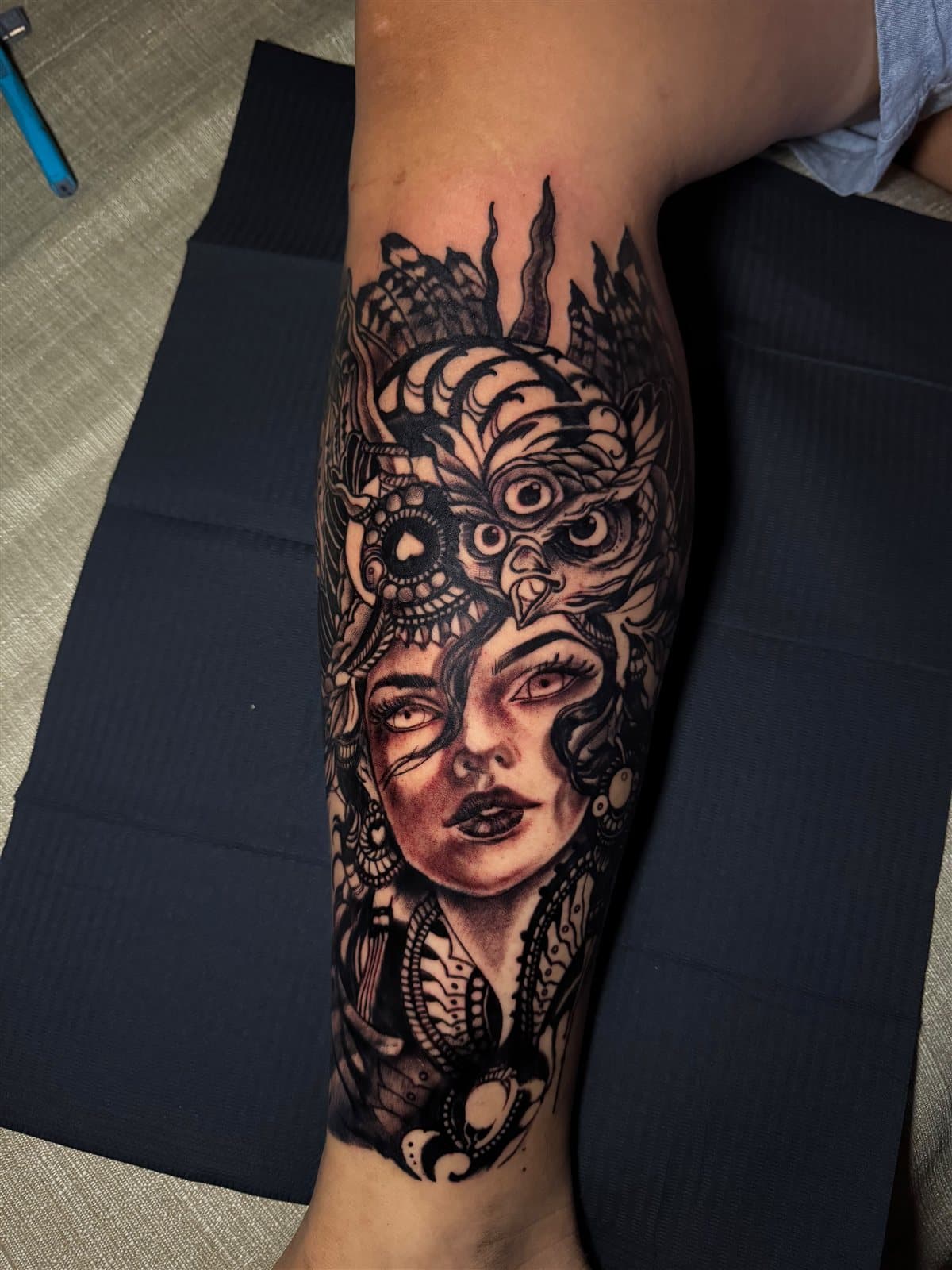 Black & grey owl headdress portrait, leg