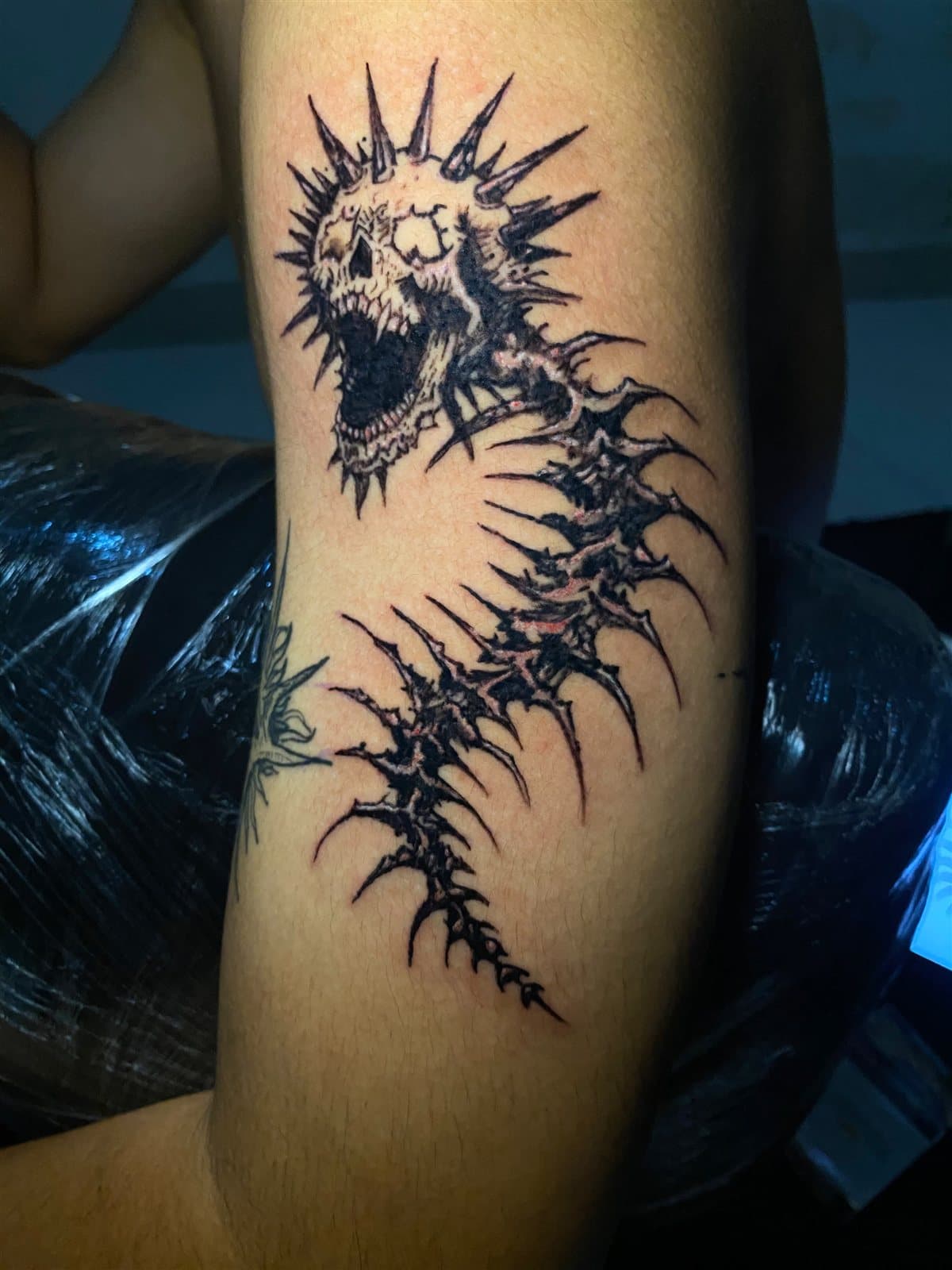 Screaming skull, forearm