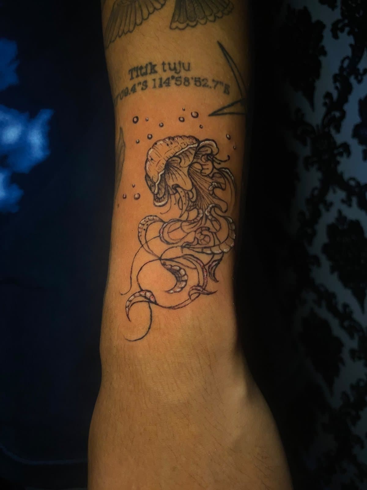 Fine line jellyfish, forearm